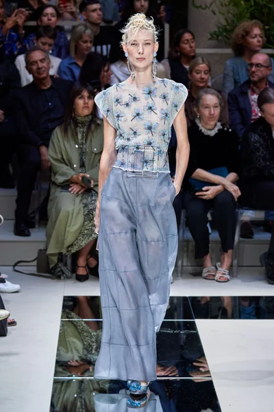 Look 60